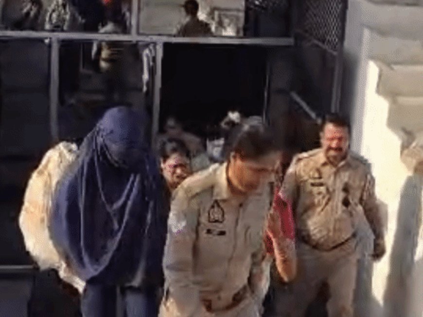 जालौन में कैफे की आड़ में हुक्का बार का संचालन:पुलिस ने छापेमारी कर युवक-युवती को हिरासत में लिया, आपत्तिजनक सामग्री बरामद