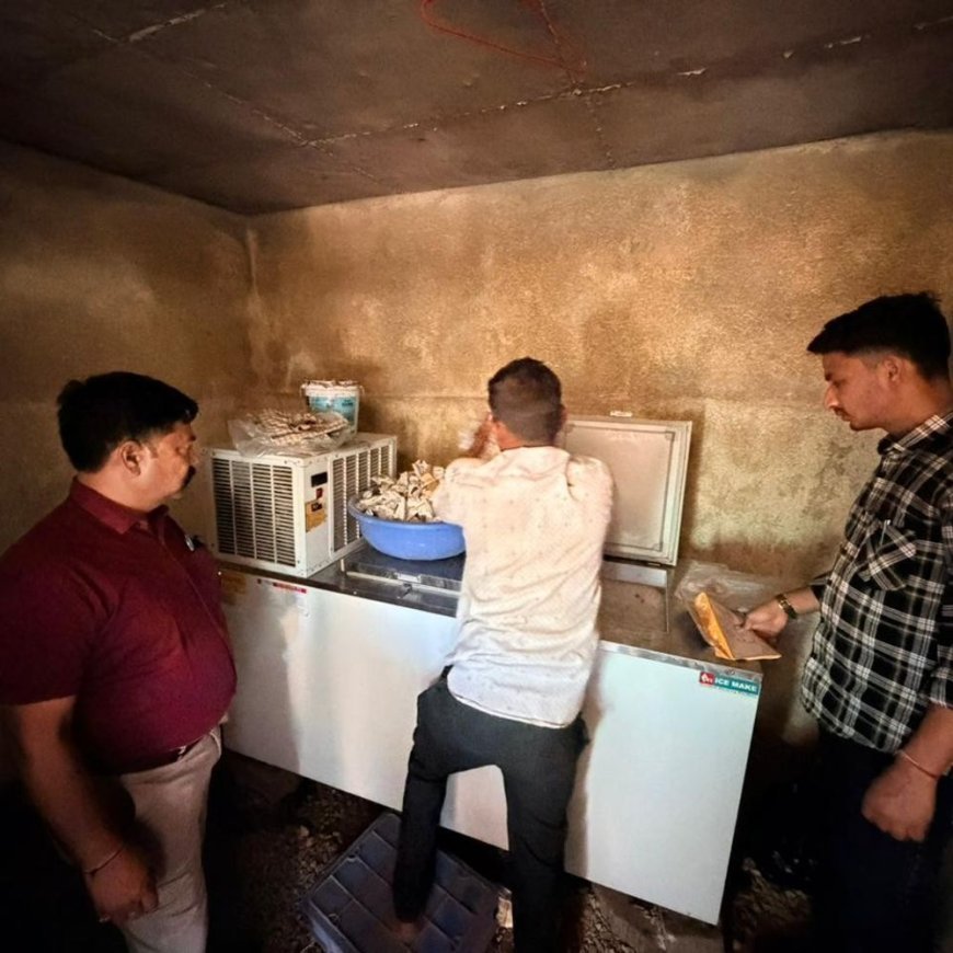 स्वास्थ्य की टीम ने 2000 खराब कुल्फी नष्ट करवाई:15 किलो सड़ा मावा फेंका, 5 मिठाइयों के नमूने लेकर लैब भेजा