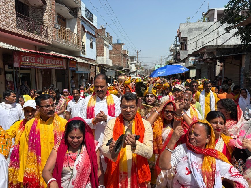 ट्रांजिष्ट कैम्प राधा गोविन्द मन्दिर मे कल से प्रारम्भ होने वाले सार्वजनिक श्री श्री अखण्ड महानाम सकीर्तन से पूर्व आयोजित कलश यात्रा मे शामिल हुऐ रुद्रपुर विधायक शिव अरोरा*