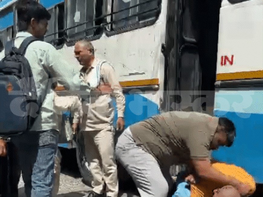 सोनीपत में रोडवेज ड्राइवर-कंडक्टर ने ई-रिक्शा चालक को पीटा:वीडियो आया सामने, थप्पड़-मुक्के बरसाए; कर्मचारी बोला- शराब के नशे में था रिक्शा ड्राइवर