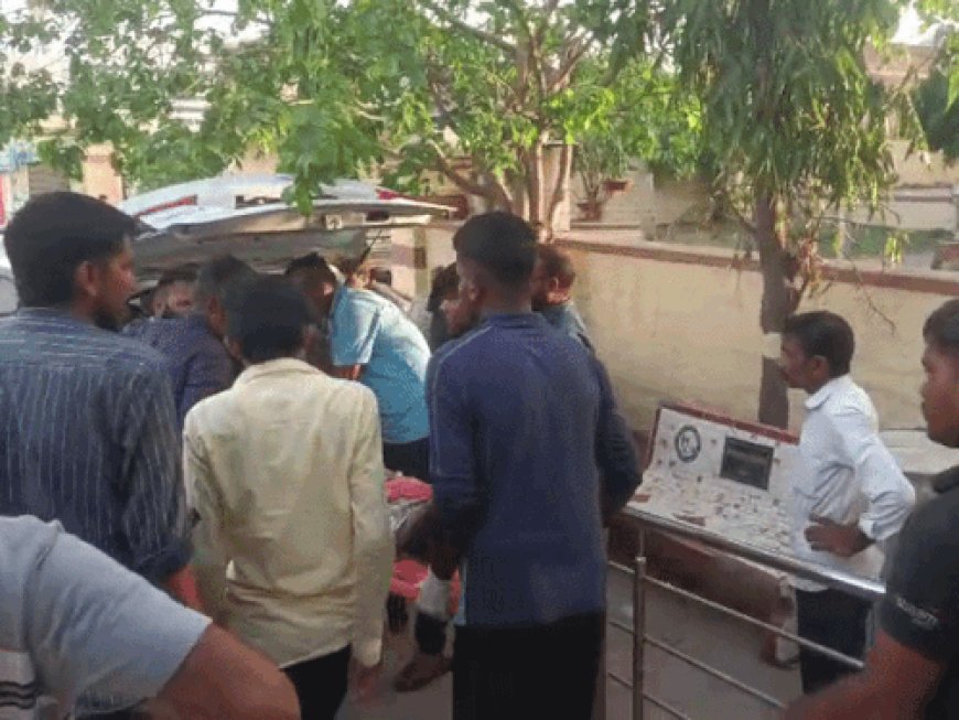 बाइक को कार ने मारी टक्कर, मां-दो बेटों की मौत:बेटी की भी हालत नाजुक, गुजरात में चल रहा है इलाज; चारों एक ही बाइक पर थे