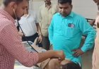6 साल का बच्चा तालाब में गिरा, ग्रामीणों ने बचाया:खेलते हुए पैर फिसला था, पानी में छलांग लगाकर बाहर निकाला