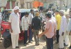 भिवानी में रास्ता खुलवाने के लिए सड़क पर उतरे लोग:बोले- आवागमन में होती है परेशानी, अफसरों से शिकायत के बावजूद समाधान नहीं