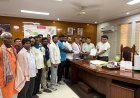 महतोष मे दशकों से रह रहें 400 परिवारों के मालिकाना हक मामले को लेकर जिला अधिकारी से मिले विधायक शिव अरोरा  सौपा ज्ञापन*  *एडीएम कोस्तुब मिश्रा के नेतृत्व मे बनी कमेटी दो माह मे करेगी रिपोर्ट तैयार*