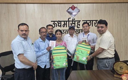 मेधावी विद्यार्थियों का सम्मान कर जिलाधिकारी ने बढाया उत्साह, हर संभव सहयोग का दिया भरोसा।