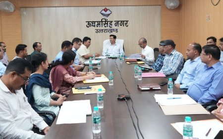 सीएम हेल्पलाइन 1905 पर लंबित शिकायतों के त्वरित निस्तारण के लिए विशेष अभियान चलाया जाए - मुख्यमंत्री*