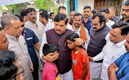 बच्चों को लगाया गले, बेटी के सिर पर रखा हाथ, इस तरह क्रूज हादसे के पीड़ितों को सीएम डॉ. मोहन यादव ने बंधाया ढांढस