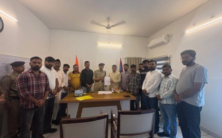 एसपी क्राइम से मिले विधायक शिव अरोरा पहचान छुपाकर व्यापार करने वालों के खिलाफ चेकिंग अभियान चालने की रखी मांग! विधायक बोले लेंड जिहाद, लव जिहाद के बाद रुद्रपुर मे बिरयानी जिहाद को किसी सूरत मे नहीं किया जायेगा बर्दाश्त, हिन्दुओ की भवनाओं के साथ खिलाफ रुद्रपुर मे नहीं चलेगा*