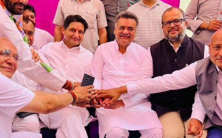 पंचकूला मेयर चुनाव में पहली बार हुड्‌डा गुट की दस्तक:हाथ पर हाथ रख साथ रहने की कसम, मंच पर हर गुट का चेहरा