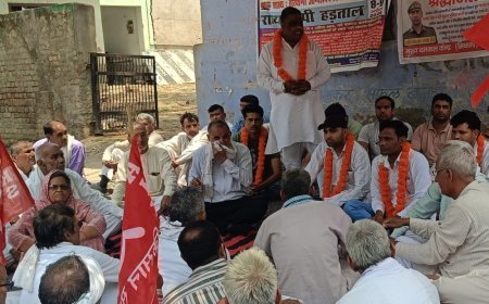 भिवानी में दमकलकर्मियों की हड़ताल:सर्व कर्मचारी संघ बैठा भूख हड़ताल पर, बोले- जल्द से जल्द मांग करे पूरा