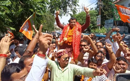 असम, पुंडुचेरी, पश्चिम बंगाल मे भाजपा की ऐतिहासिक जीत का विधायक शिव अरोरा अपने कार्यालय पर कार्यकताओं संग आतिशबाजी,मिष्ठान  खिलाकर मनाया जश्नन*