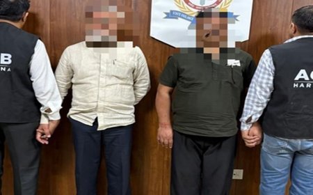 रोहतक आरटीओ निरीक्षक व सहायक सचिव काबू:ACB ने एक लाख रुपए रिश्वत लेते रंगे हाथ पकड़ा, कल कोर्ट में करेंगे पेश