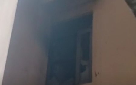 फरीदाबाद में अपार्टमेंट के फ्लैट में लगी आग:परिवार के सदस्य बाहर गए, पड़ोसियों ने दी फायर ब्रिगेड को सूचना, शॉर्ट सर्किट की आशंका