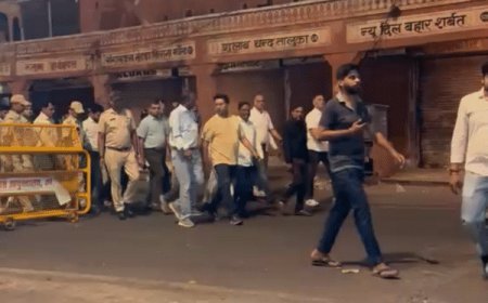 जयपुर में देर रात सड़कों पर उतरे 2500 सफाई कर्मचारी:कलेक्टर-नगर निगम कमिश्नर ने चलाया सफाई अभियान; परकोटे की तंग गलियों में चला ऑपरेशन क्लीन स्वीप