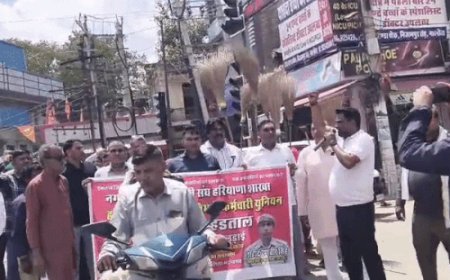 हरियाणा सफाई कर्मचारियों की हड़ताल पर फैसला आज:ULB मिनिस्टर ने बुलाई बैठक; 12 दिनों से सड़कों पर कर्मचारी, नहीं हो रहा कूड़े का उठान
