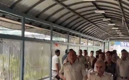दिल्ली- लाल किला ब्लास्ट मामले में 7500 पेज की चार्जशीट:10 आरोपियों पर आतंकी नेटवर्क चलाने का आरोप, 8 आतंकियों में 5 डॉक्टर