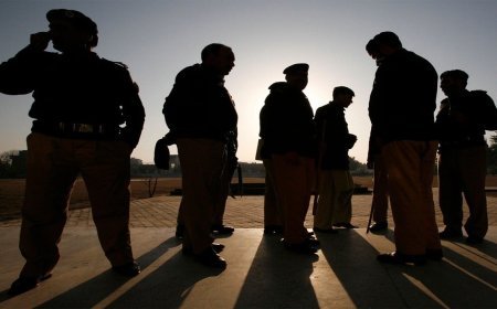 देर रात घरों में छापेमारी, Pakistan Army पर बलूच युवकों को उठाकर 'गायब' करने के नए आरोप लगे।