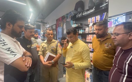 रुद्रपुर मटके वाली गली मे चार शोरूम मे हुई चोरी की वारदात पर विधायक शिव अरोरा ने दुकानों का किया दौरा*