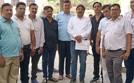 ऑनलाइन फार्मेसी के खिलाफ केमिस्टों का प्रदर्शन:मुजफ्फरनगर में डीप डिस्काउंट से कारोबार खत्म होने का आरोप