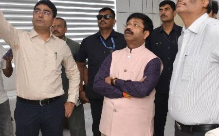 ‘पिछली सरकारों ने बुंदेलखंड का कंकरीला-पथरीला समझकर छोड़ा’:झांसी में मंत्री बोले- अब यहां बन रहा बीडा और डिफेंस कॉरिडोर