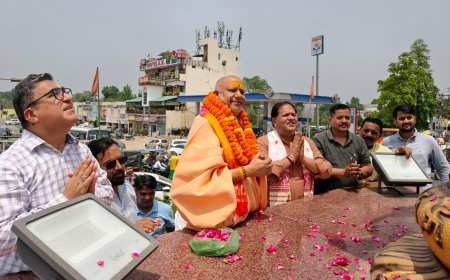 त्रिशूल चौक की भव्यता देखकर अभिभूत हुए स्वामी यतीन्द्रानंद गिरि