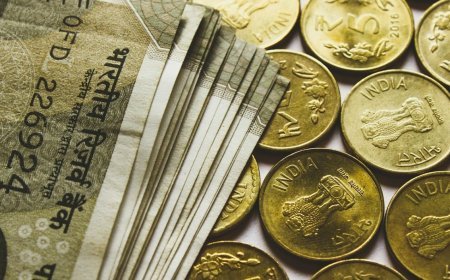 Rupee vs Dollar | अमेरिकी डॉलर के मुकाबले रुपया 5 पैसे मजबूत, अमेरिका-ईरान संघर्षविराम समझौते से मिला घरेलू मुद्रा को दम