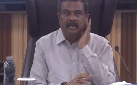 प्रधान बोले- CBSE मामले की जिम्मेदारी लेता हूं:मानता हूं कुछ गड़बड़ियां हुईं हैं; अधिकारियों से बोले- सिस्टम में लापरवाही बर्दाश्त नहीं होगी
