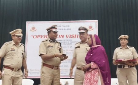दिल्ली पुलिस का ऑपरेशन विश्वास:चोरी- गुम हुए 532 मोबाइल फोन असली मालिकों को लौटाए, साइबर ठगी से बचने की दी जानकारी