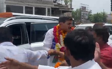 बागपत में सपा का शक्ति प्रदर्शन:नए जिलाध्यक्ष बोले- 2027 में 300 पार का लक्ष्य, नारेबाजी से गूंजा माहौल