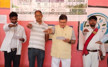 नो तंबाकू दिवस पर स्वास्थ्य कर्मियों ने ली शपथ:सीएमओ ने चिकित्सकों और कर्मचारियों को तंबाकू छोड़ने का संकल्प दिलाया