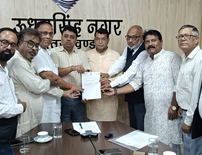 बंग भवन निर्माण हेतु जमीन हस्तांतरण  प्रक्रिया को शीघ्र अतिशीघ्र करने हेतु विधायक शिव अरोरा ने बंगाली समाज के प्रतिनिधिमंडल के साथ