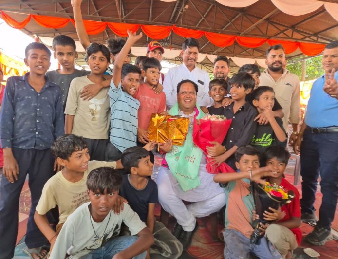 उत्सव में बदला महापौर विकास शर्मा का जन्मदिन