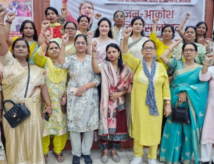 रुद्रपुर में महिला सम्मेलन, आरक्षण पर जताया आक्रोश