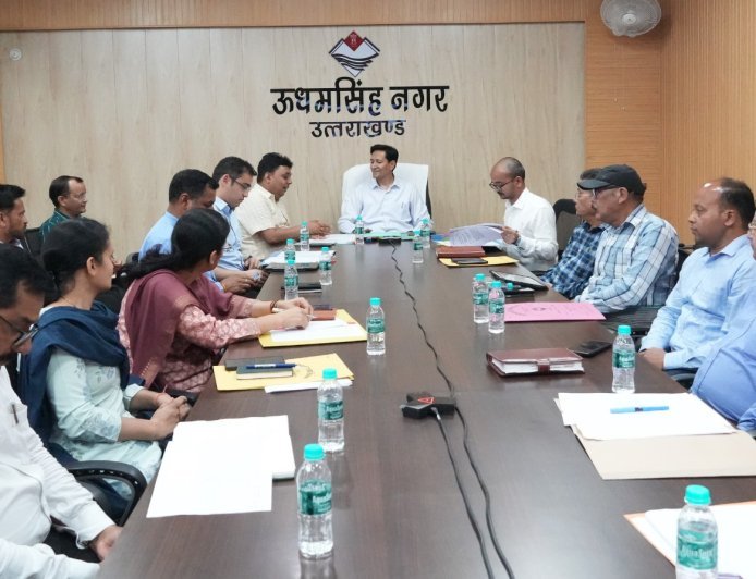 सीएम हेल्पलाइन 1905 पर लंबित शिकायतों के त्वरित निस्तारण के लिए विशेष अभियान चलाया जाए - मुख्यमंत्री*