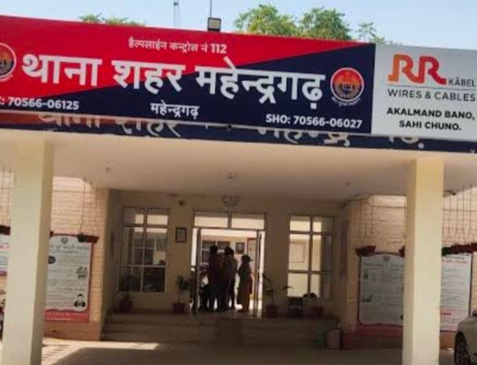 महेंद्रगढ़ में अवैध शराब पर पुलिस की कार्रवाई:अंग्रेजी शराब और 15 लीटर कच्ची लाहन बरामद, एक आरोपी गिरफ्तार; दूसरा फरार