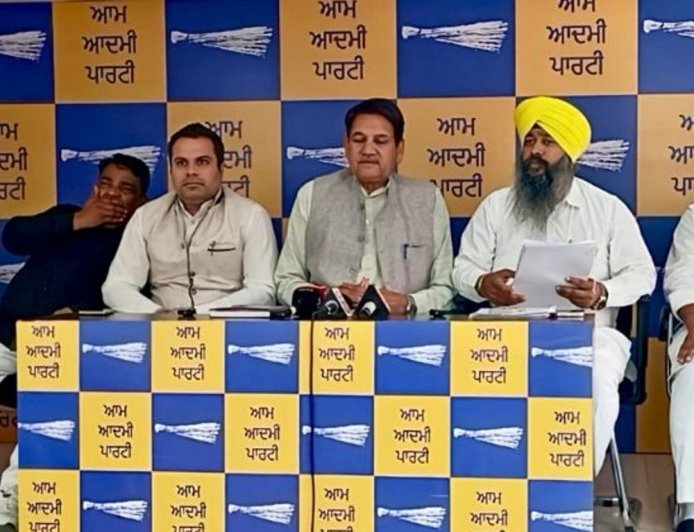 चंडीगढ़ भाजपा-कांग्रेस पर AAP का हमला:कहा-निगम बना भ्रष्टाचार पासिंग सेंटर, हाउस मीटिंग मात्र औपचारिकता; करोड़ों के प्रोजेक्ट्स पर सवाल