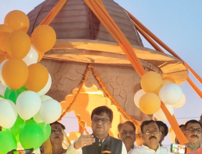 अब सिनेमा चौराहा नहीं भगवान गौतम बुद्ध चौक कहलाएगा:आबकारी मंत्री नितिन अग्रवाल ने गौतम बुद्ध प्रतिमा का अनावरण किया