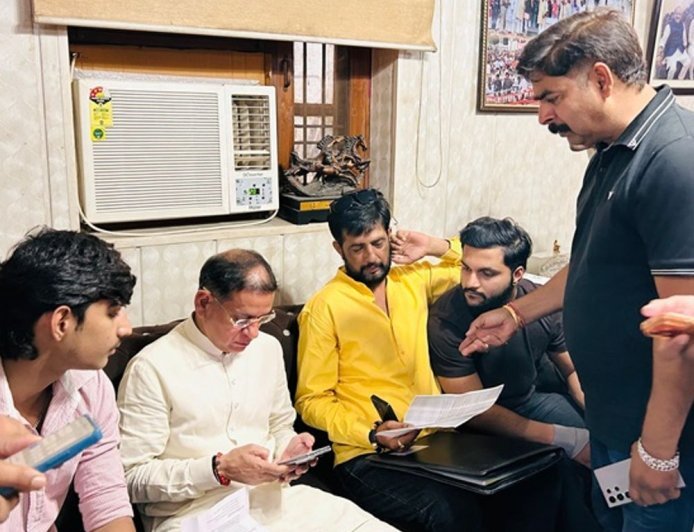 फरीदाबाद में खाद्य मंत्री नागर ने लगाया खुला दरबार:पानी सप्लाई को लेकर निर्देश दिए, लोगों ने कॉलोनी नियमित करने की मांग की