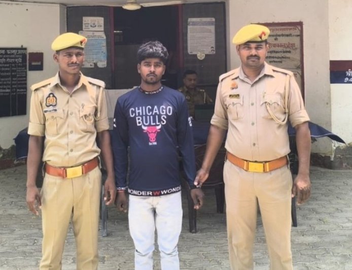 अपहरण और रेप का फरार आरोपी गिरफ्तार:प्रतापगढ़ में युवती को साथ ले जाकर पति-पत्नी की तरह रह रहा था