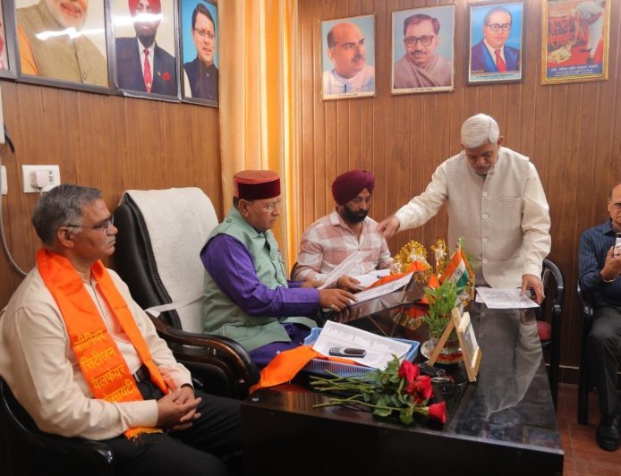 मंन्त्री खजानदास ने दिया वरिष्ठ नागरिक संगठन को समस्याओ के समाधान का आश्वासन