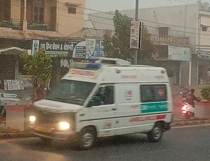 डूंगरपुर में धूलभरी हवाओं के साथ बारिश:बिजली गुल होने से लोग परेशान, तापमान घटने से गर्मी से मिली राहत