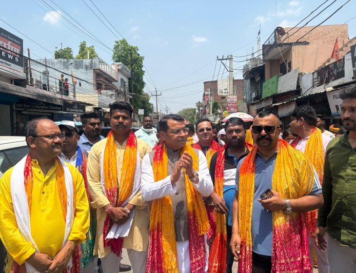 रविंद्र नगर मे कल से शुरू होने वाले अखण्ड नाम सकीर्तन पूर्व आयोजित हुई कलश यात्रा मे शामिल हुऐ विधायक शिव अरोरा*