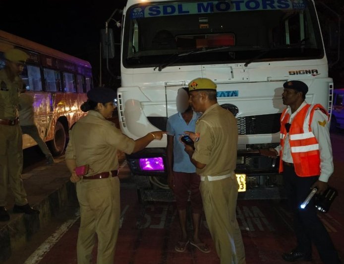 फतेहपुर पुलिस ने 48 वाहनों पर की कार्रवाई:नशे में ड्राइविंग करने पर 4.5 लाख रुपये का जुर्माना लगाया