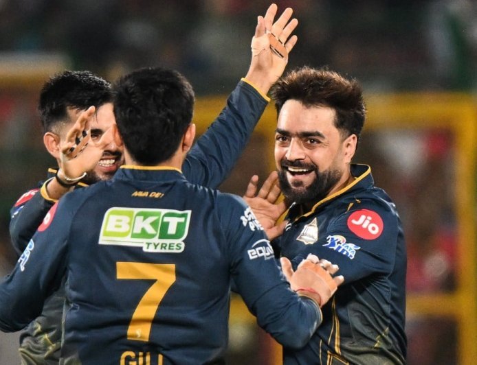 IPL में Rashid Khan का बड़ा कारनामा, Sunil Narine और Jadeja को पछाड़कर बनाया नया Record
