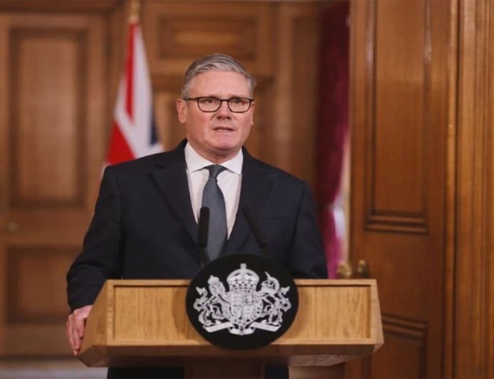 अपनी ही Labour Party में घिरे UK PM Keir Starmer, 80 सांसदों ने मांगा इस्तीफा, कुर्सी पर संकट