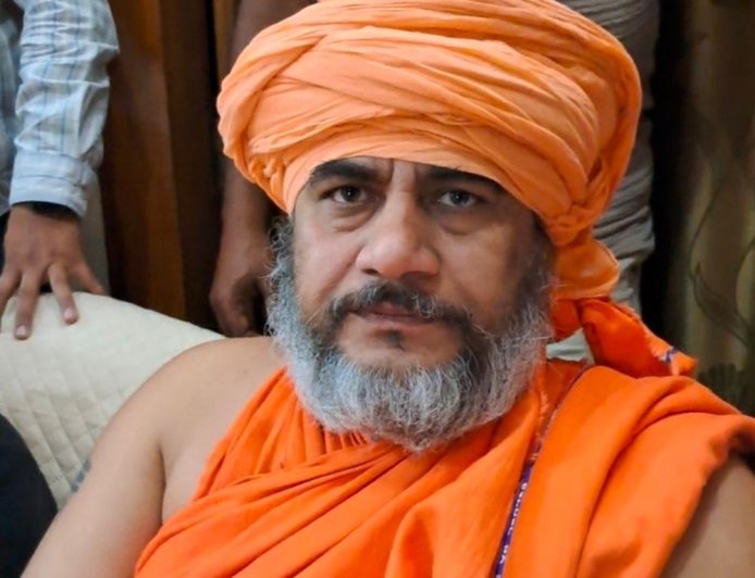 घरौंडा में पंडित प्रदीप मिश्रा की कथा कैंसिल:टेंट ऑपरेटर आयोजकों के बीच विवाद, हंगामा, आयोजक बोले- वापस होंगे दान-दाताओं के पैसे