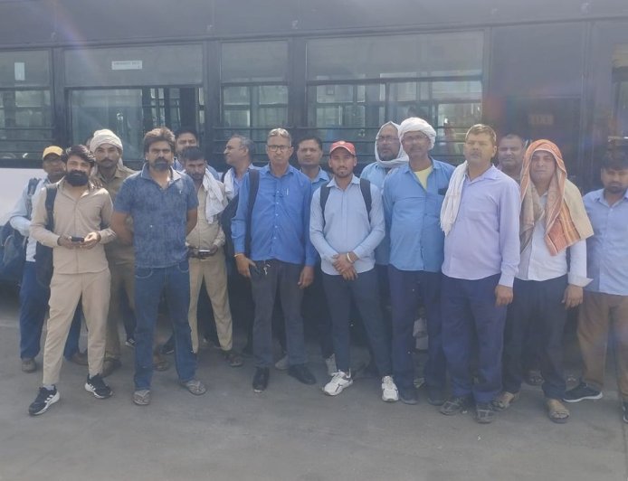 फरीदाबाद में सिटी बस ड्राइवरों की हड़ताल:वेतनवृद्धि के आश्वासन के बाद सेवाएं बहाल, ड्यूटी जाने वालों को हुई परेशानी