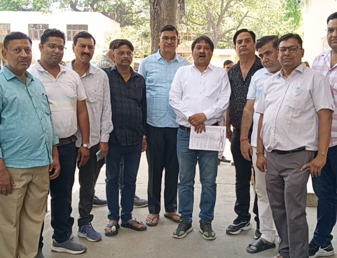 ऑनलाइन फार्मेसी के खिलाफ केमिस्टों का प्रदर्शन:मुजफ्फरनगर में डीप डिस्काउंट से कारोबार खत्म होने का आरोप