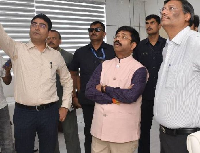‘पिछली सरकारों ने बुंदेलखंड का कंकरीला-पथरीला समझकर छोड़ा’:झांसी में मंत्री बोले- अब यहां बन रहा बीडा और डिफेंस कॉरिडोर