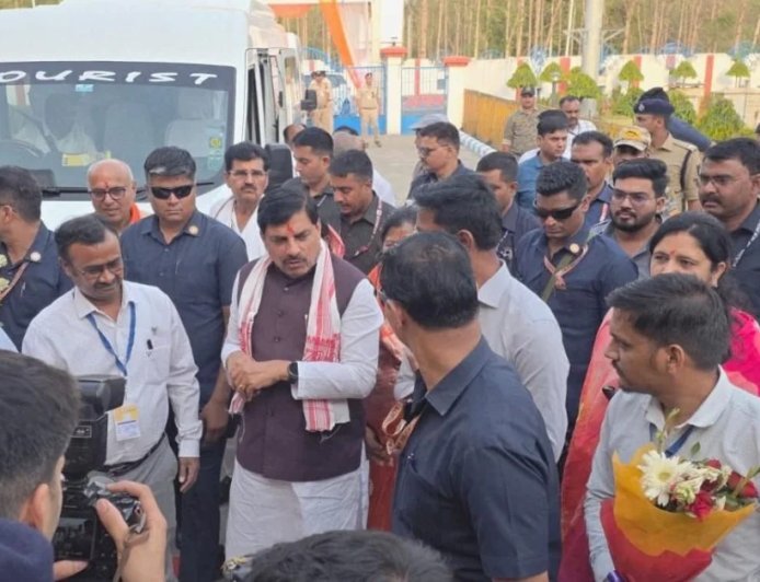 पीएम मोदी की अपील पर पॉइंट-टू-पॉइंट चल रहे सीएम डॉ. मोहन, सिंगरौली में पेश की सादगी की मिसाल, देखें Photos